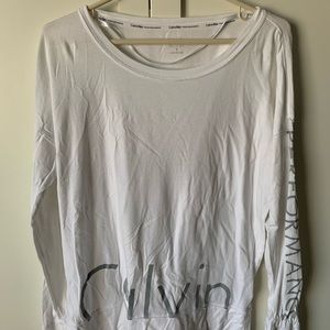 Long sleeve athletic shirt